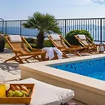 S&a With Heated Private Pool, 3 Bedrooms, 3 Bathrooms, Playground Mimice