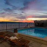 Βίλα S&a With Heated Private Pool, 3 Bedrooms, 3 Bathrooms, Playground *