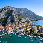 Βίλα S&a With Heated Private Pool, 3 Bedrooms, 3 Bathrooms, Playground