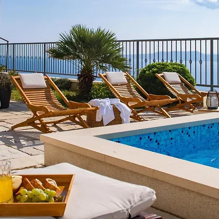 S&a With Heated Private Pool, 3 Bedrooms, 3 Bathrooms, Playground Mimice