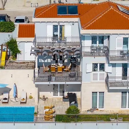 Βίλα S&a With Heated Private Pool, 3 Bedrooms, 3 Bathrooms, Playground