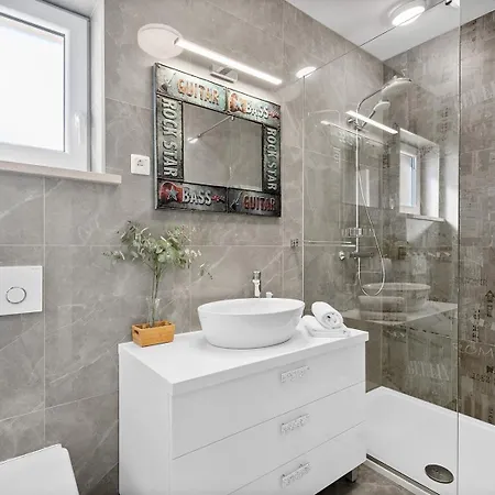Willa S&a With Heated Private Pool, 3 Bedrooms, 3 Bathrooms, Playground Mimice