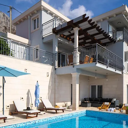 S&a With Heated Private Pool, 3 Bedrooms, 3 Bathrooms, Playground