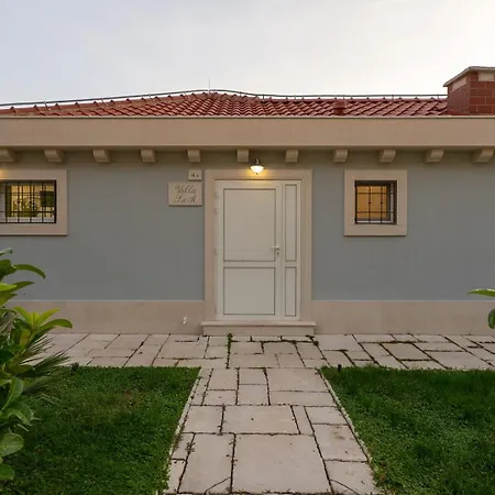 S&a With Heated Private Pool, 3 Bedrooms, 3 Bathrooms, Playground