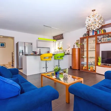 S&a With Heated Private Pool, 3 Bedrooms, 3 Bathrooms, Playground Villa Mimice