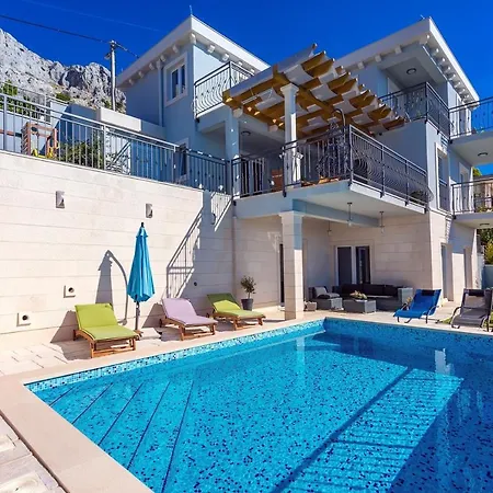 S&a With Heated Private Pool, 3 Bedrooms, 3 Bathrooms, Playground