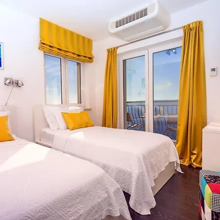S&a With Heated Private Pool, 3 Bedrooms, 3 Bathrooms, Playground