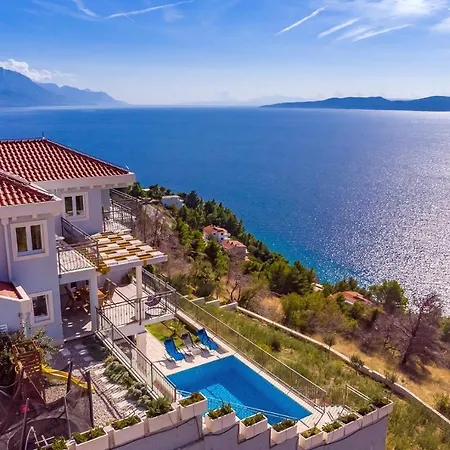 Villa S&a With Heated Private Pool, 3 Bedrooms, 3 Bathrooms, Playground *