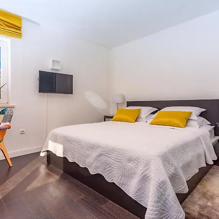 S&a With Heated Private Pool, 3 Bedrooms, 3 Bathrooms, Playground
