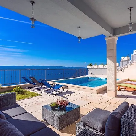 Villa S&a With Heated Private Pool, 3 Bedrooms, 3 Bathrooms, Playground *