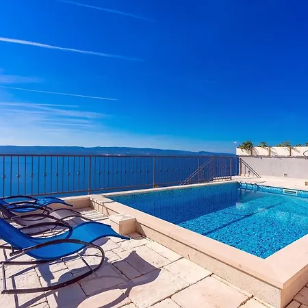 S&a With Heated Private Pool, 3 Bedrooms, 3 Bathrooms, Playground Villa *