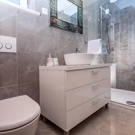 S&a With Heated Private Pool, 3 Bedrooms, 3 Bathrooms, Playground Villa *