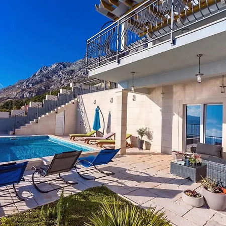 Villa S&a With Heated Private Pool, 3 Bedrooms, 3 Bathrooms, Playground *