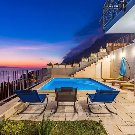 S&a With Heated Private Pool, 3 Bedrooms, 3 Bathrooms, Playground Villa